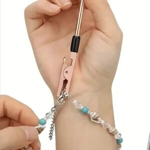NEW Bracelet Clasp Assistant Tool